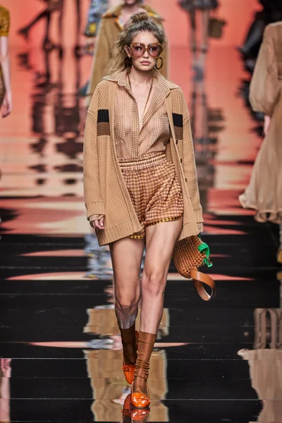 Look 32